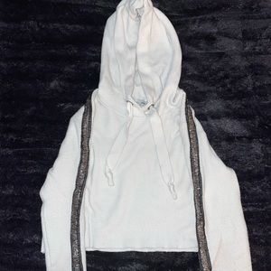 White cropped sweater sweatshirt.